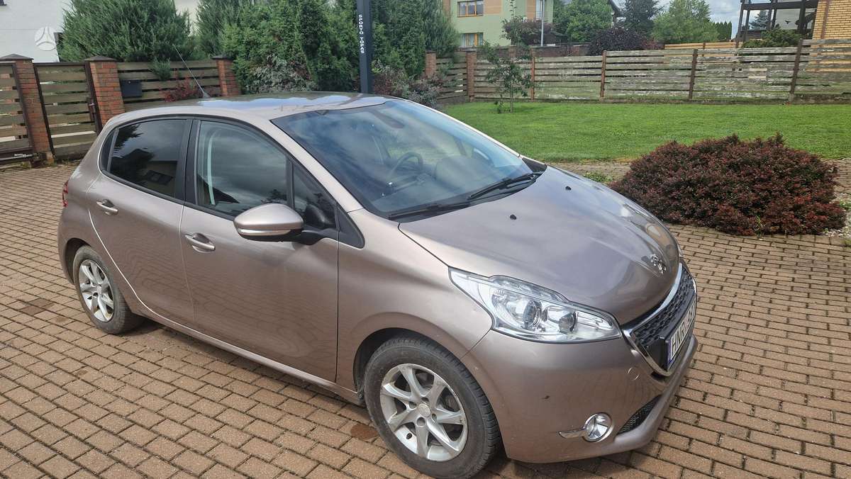 Peugeot 208, 1.2 l., hatchback