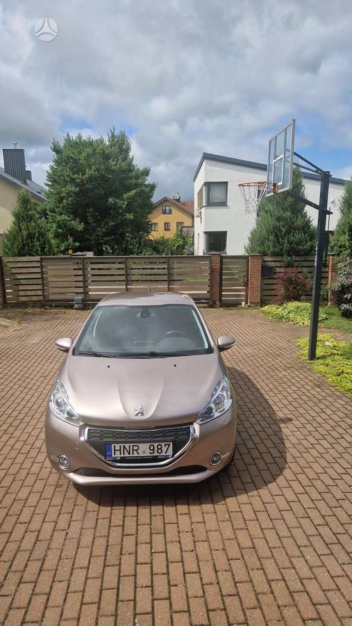 Peugeot 208, 1.2 l., hatchback
