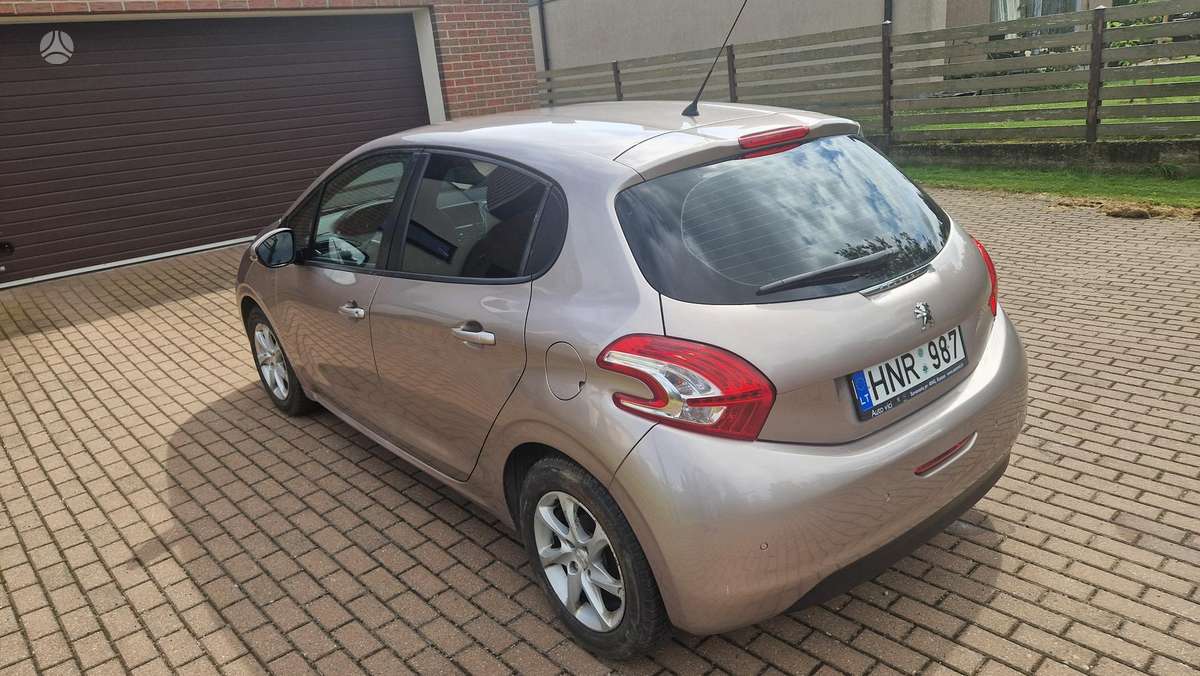 Peugeot 208, 1.2 l., hatchback