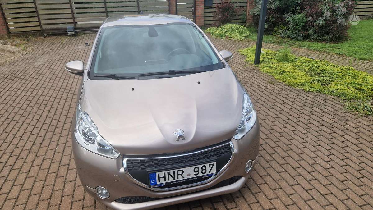 Peugeot 208, 1.2 l., hatchback