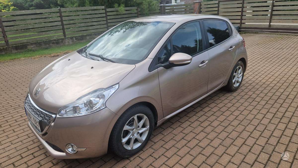 Peugeot 208, 1.2 l., hatchback