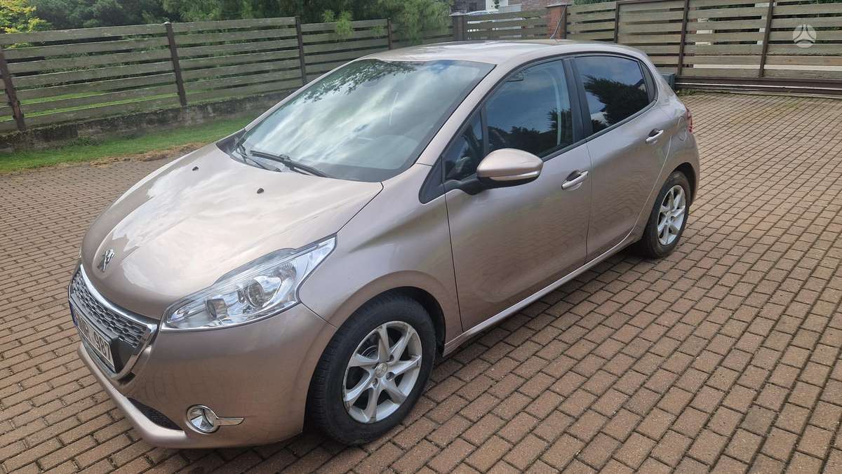 Peugeot 208 - 11