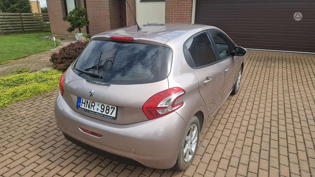 Peugeot 208, 1.2 l., hatchback