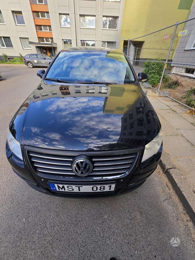 Volkswagen Passat - 1