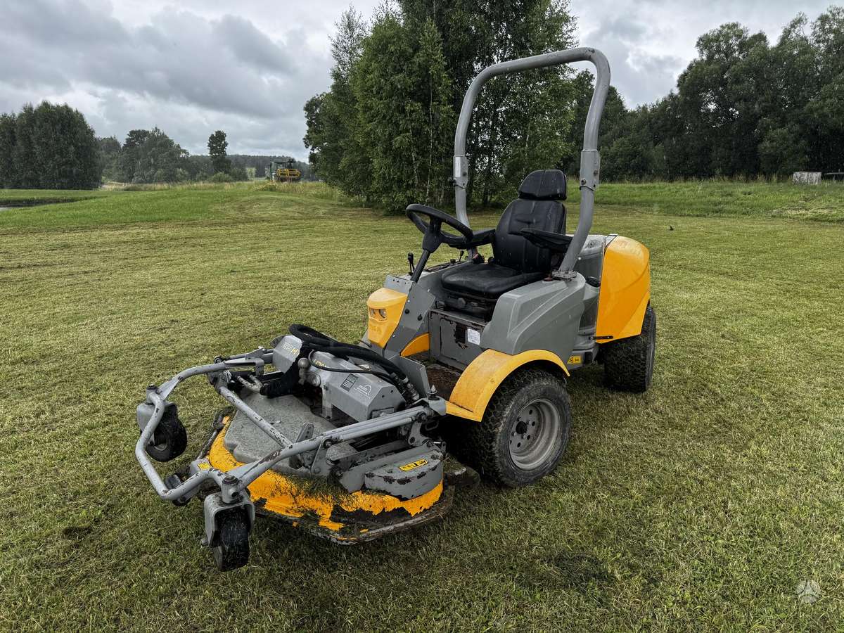 STIGA Titan 540D + šluota, садовые тракторы