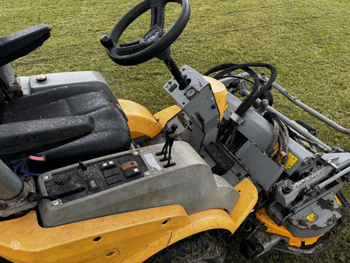 STIGA Titan 540D + šluota, садовые тракторы