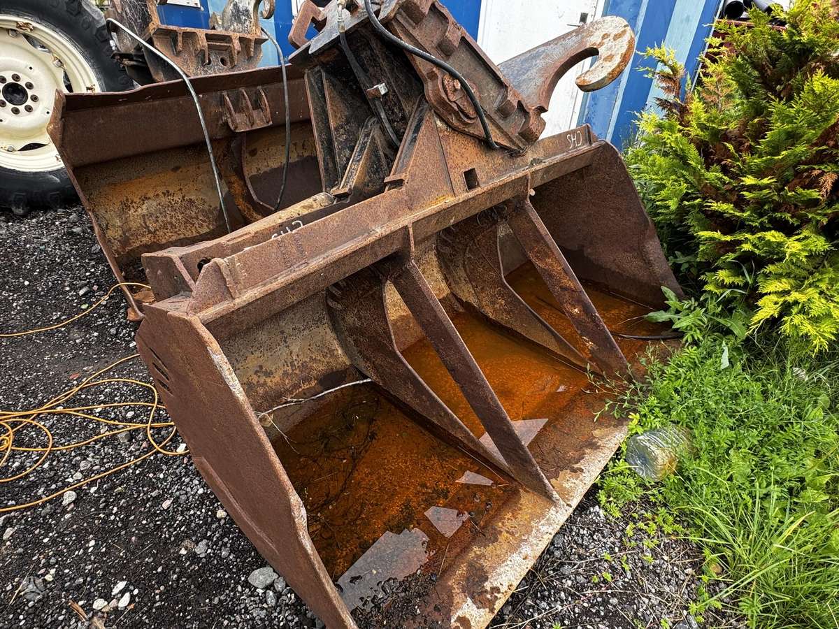 Komatsu Planiaravimo kaušas, kaušai