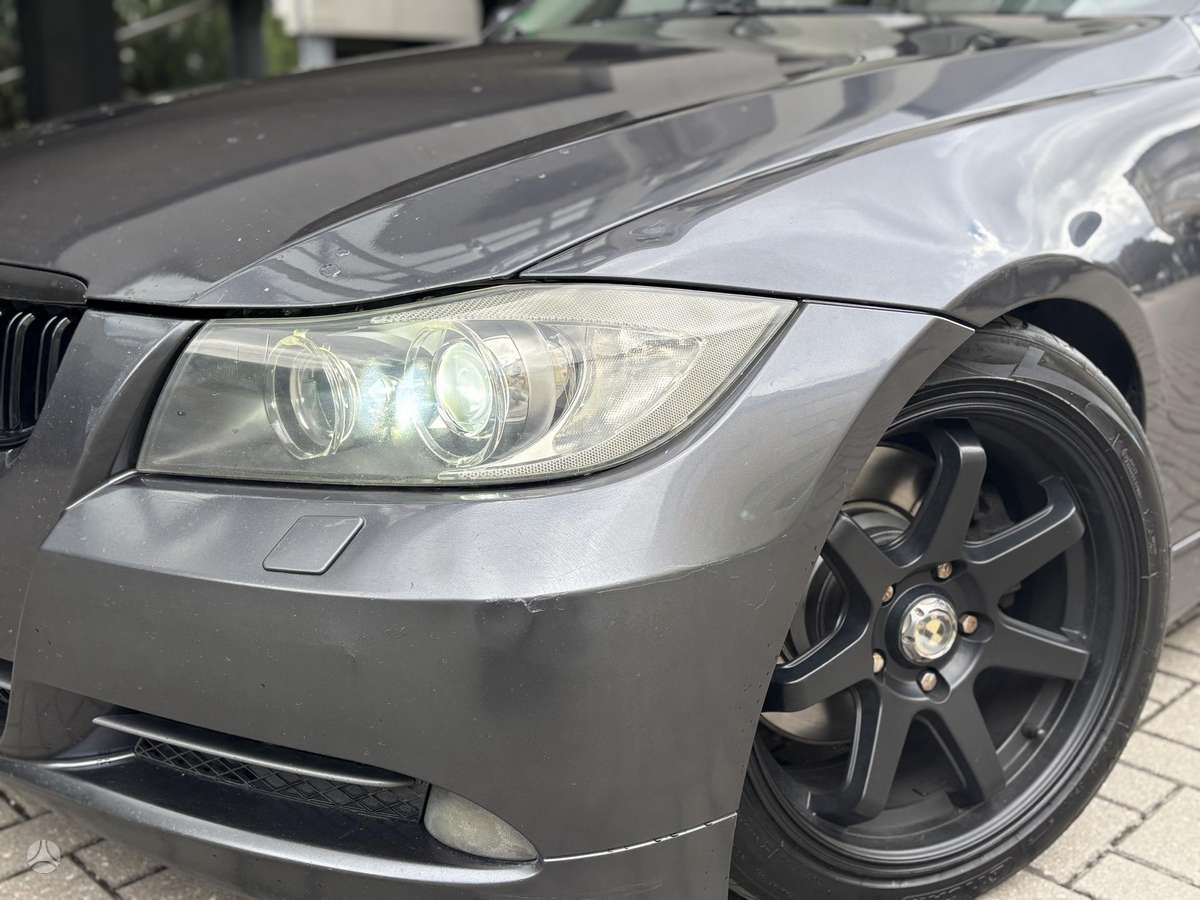 BMW 330, 3.0 l., Седан