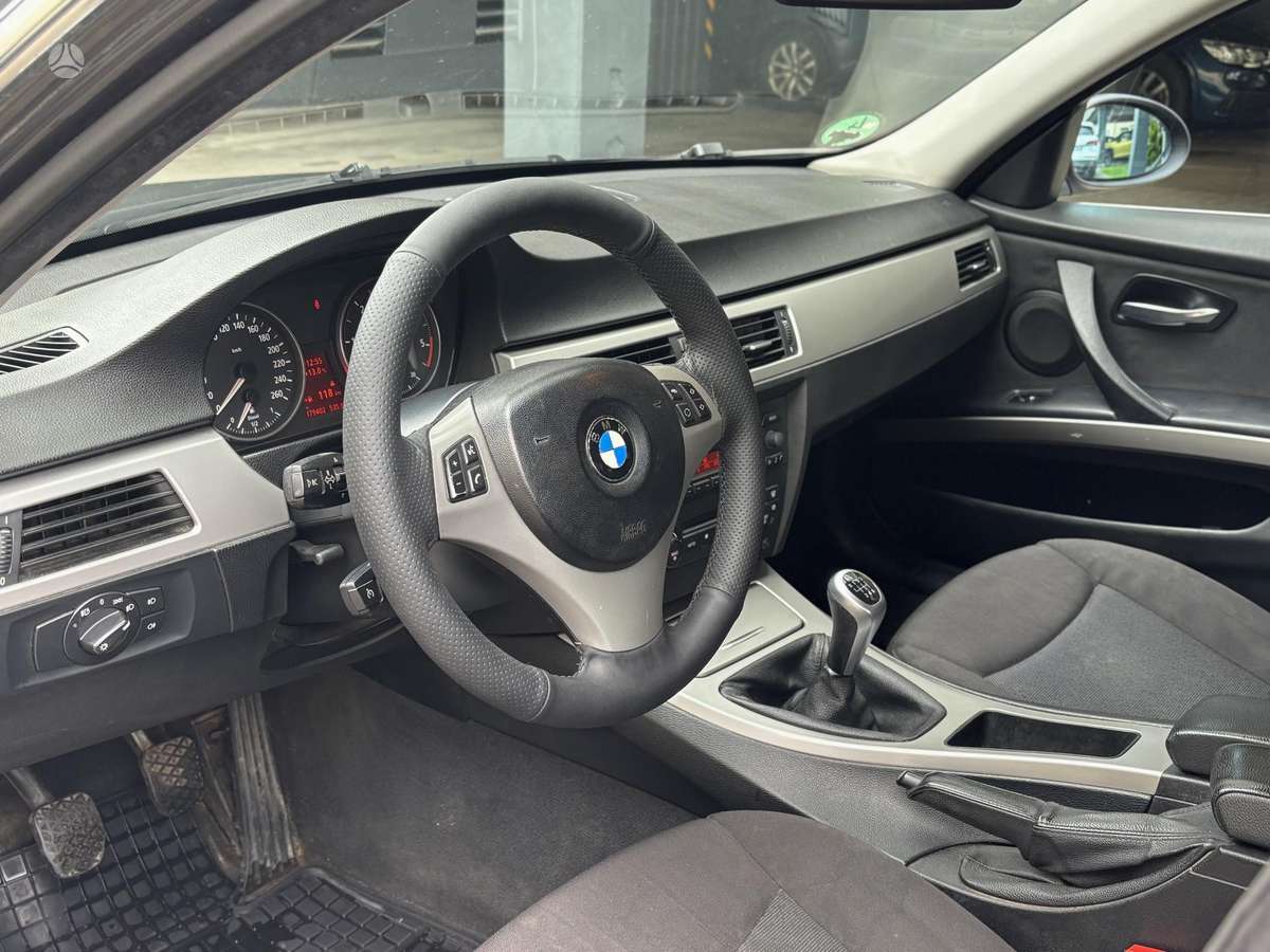 BMW 330, 3.0 l., Седан