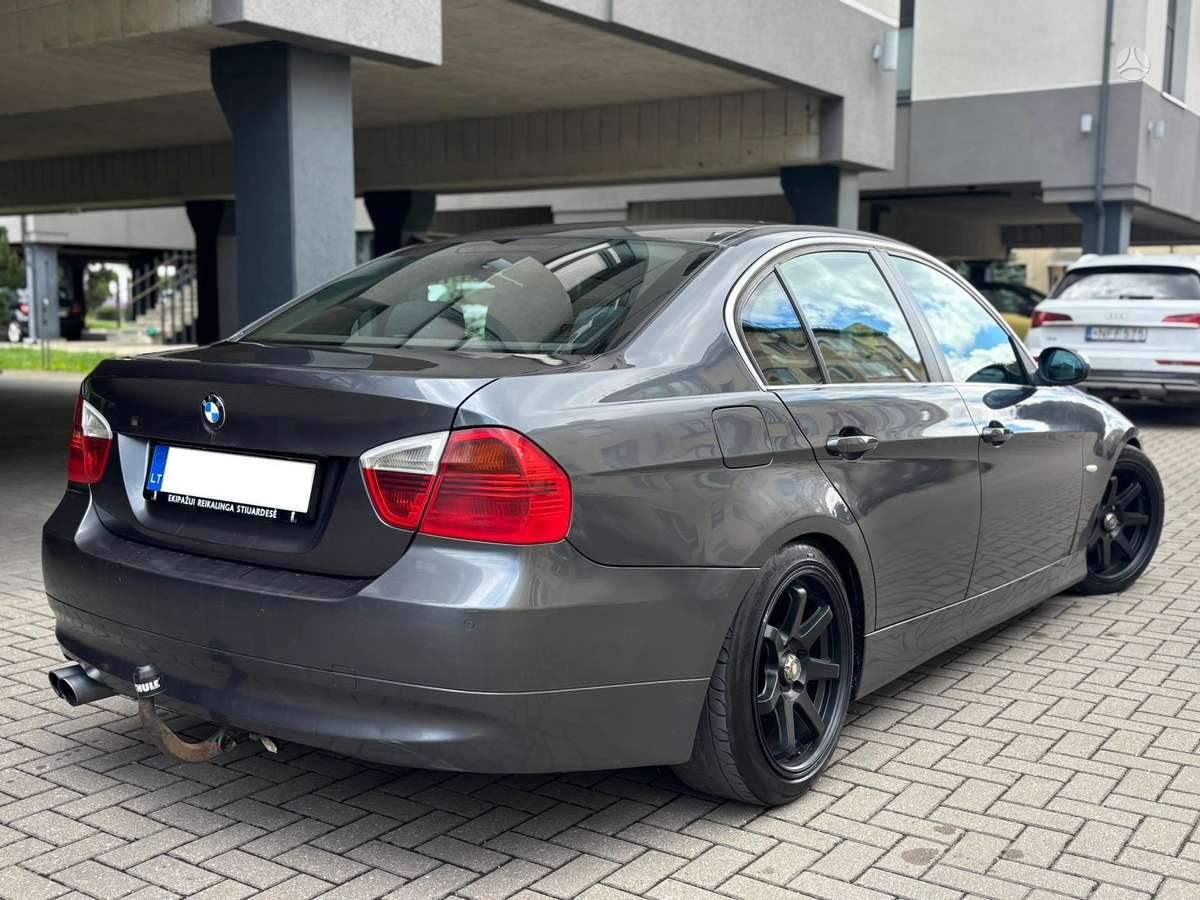 BMW 330, 3.0 l., Седан