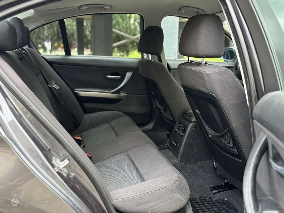 BMW 330, 3.0 l., Седан