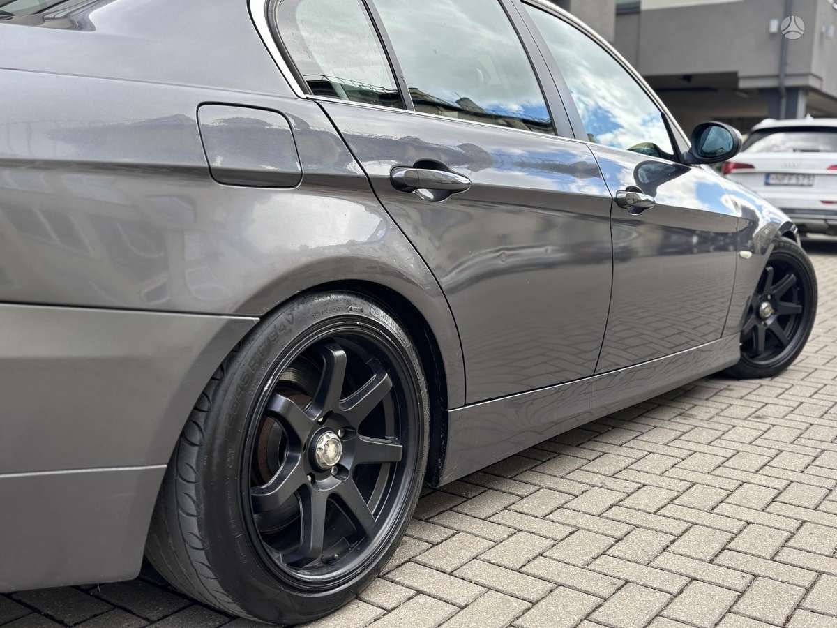 BMW 330, 3.0 l., Седан