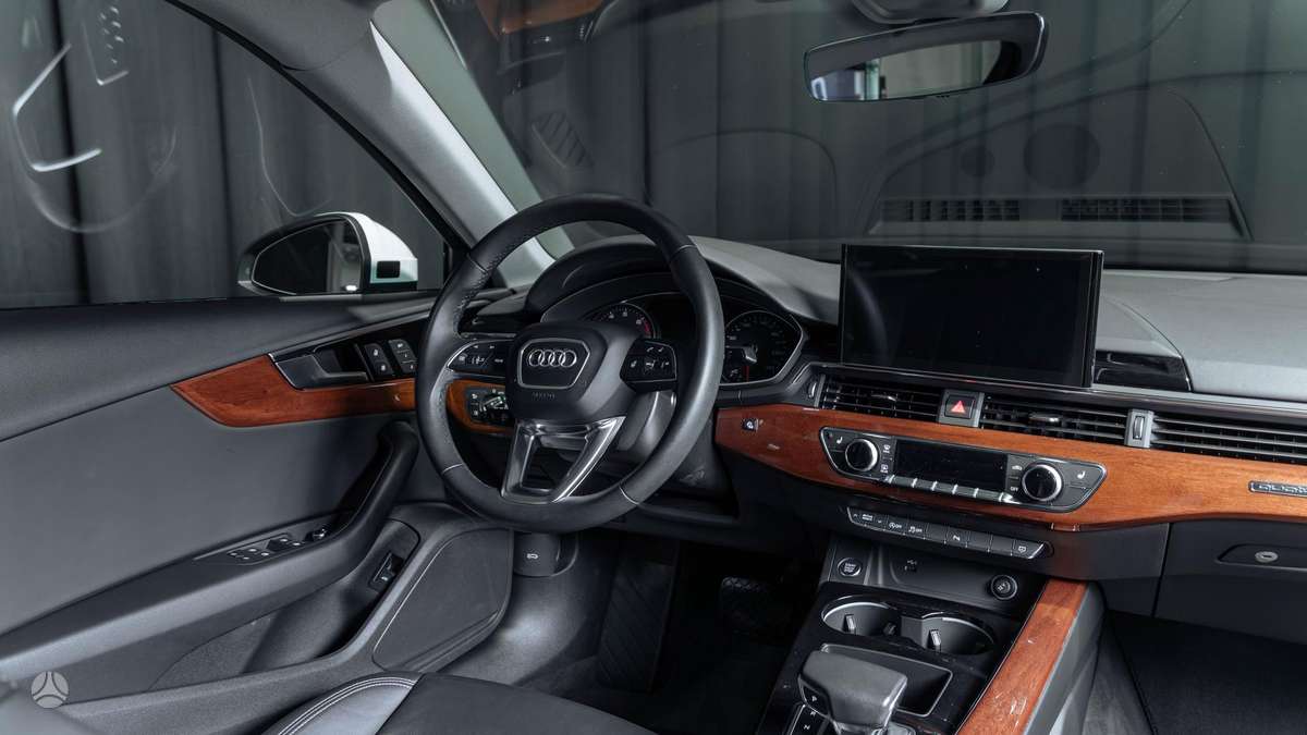 Audi A4, 2.0 l., Седан