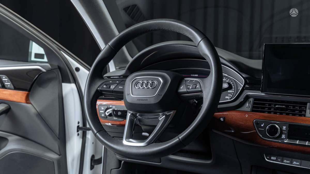 Audi A4, 2.0 l., Седан