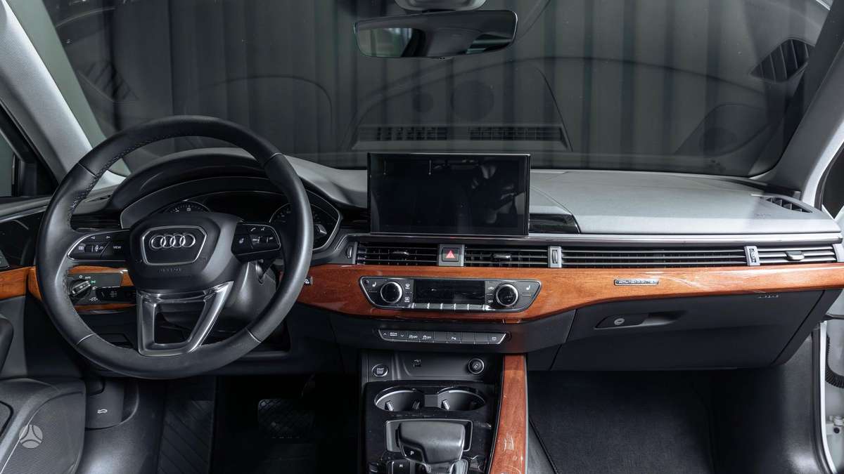 Audi A4, 2.0 l., Седан