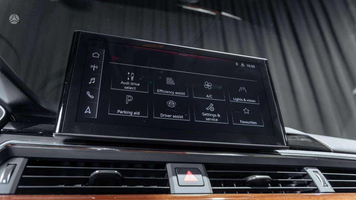 Audi A4, 2.0 l., Седан