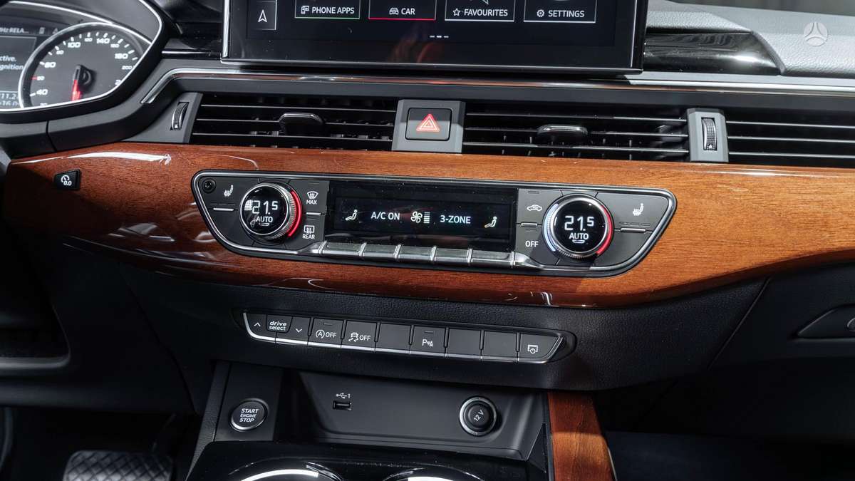 Audi A4, 2.0 l., Седан