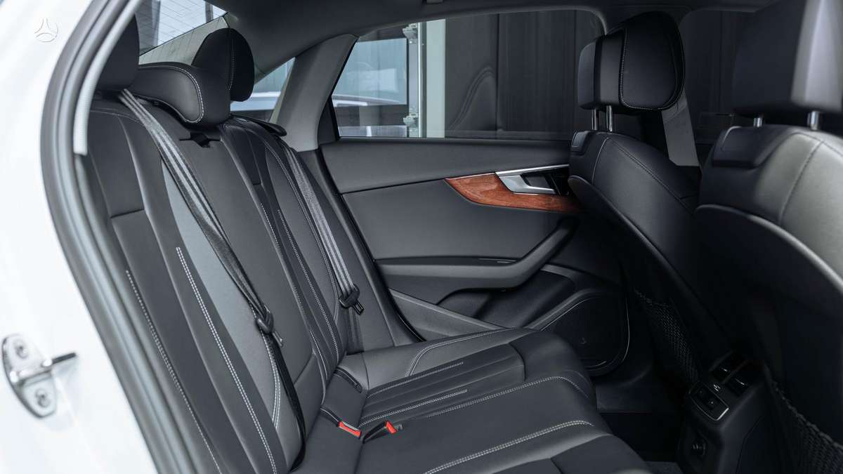 Audi A4, 2.0 l., Седан