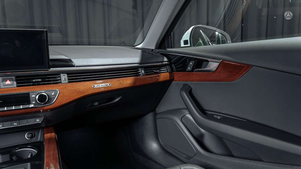 Audi A4, 2.0 l., Седан