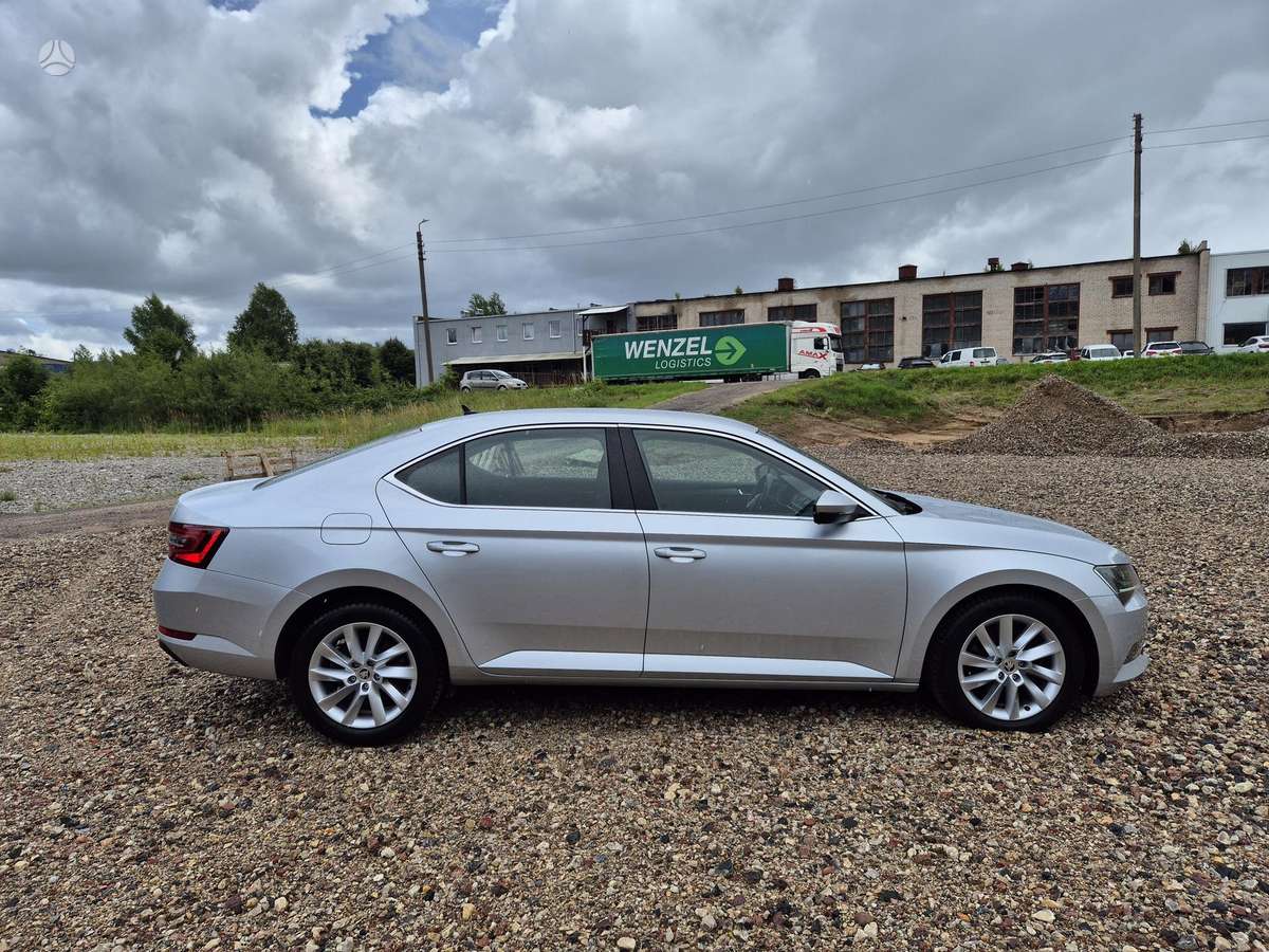 Skoda Superb, 1.6 l., hatchback