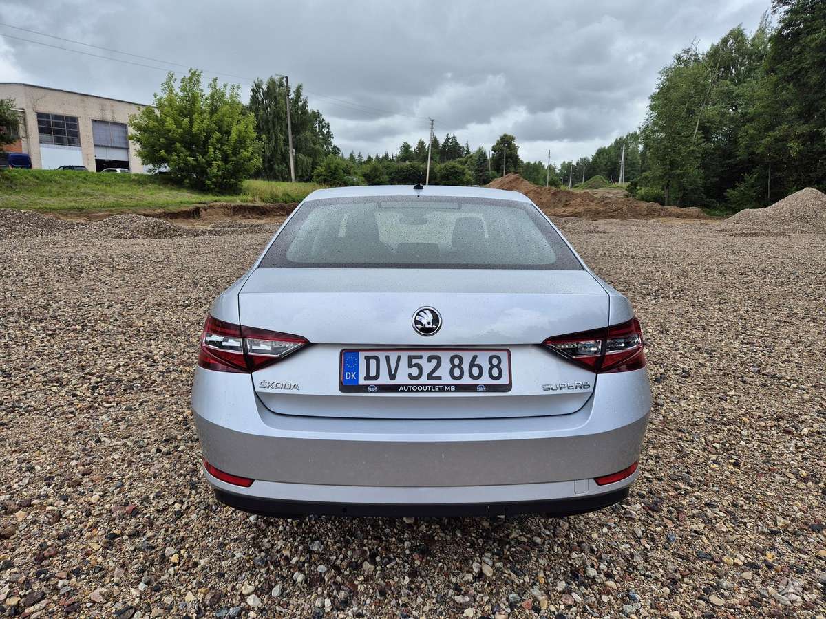 Skoda Superb, 1.6 l., hatchback