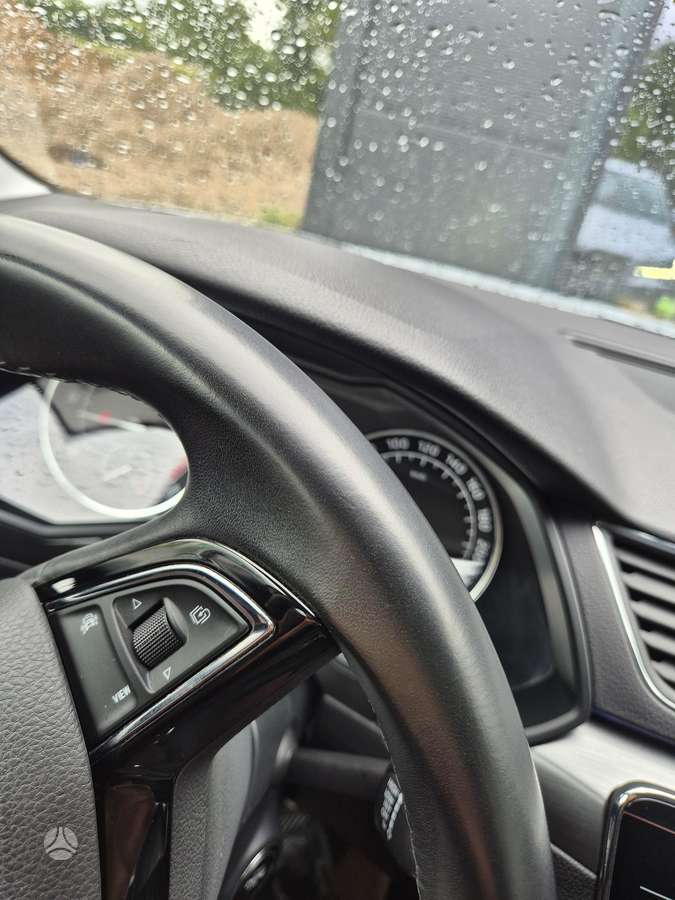 Skoda Superb, 1.6 l., hatchback