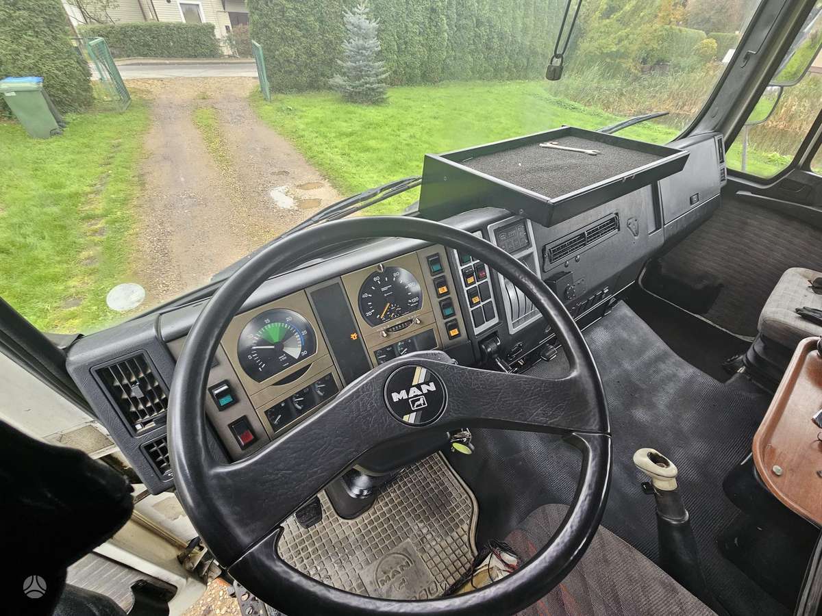 MAN 18.272, savivarčiai su kranu