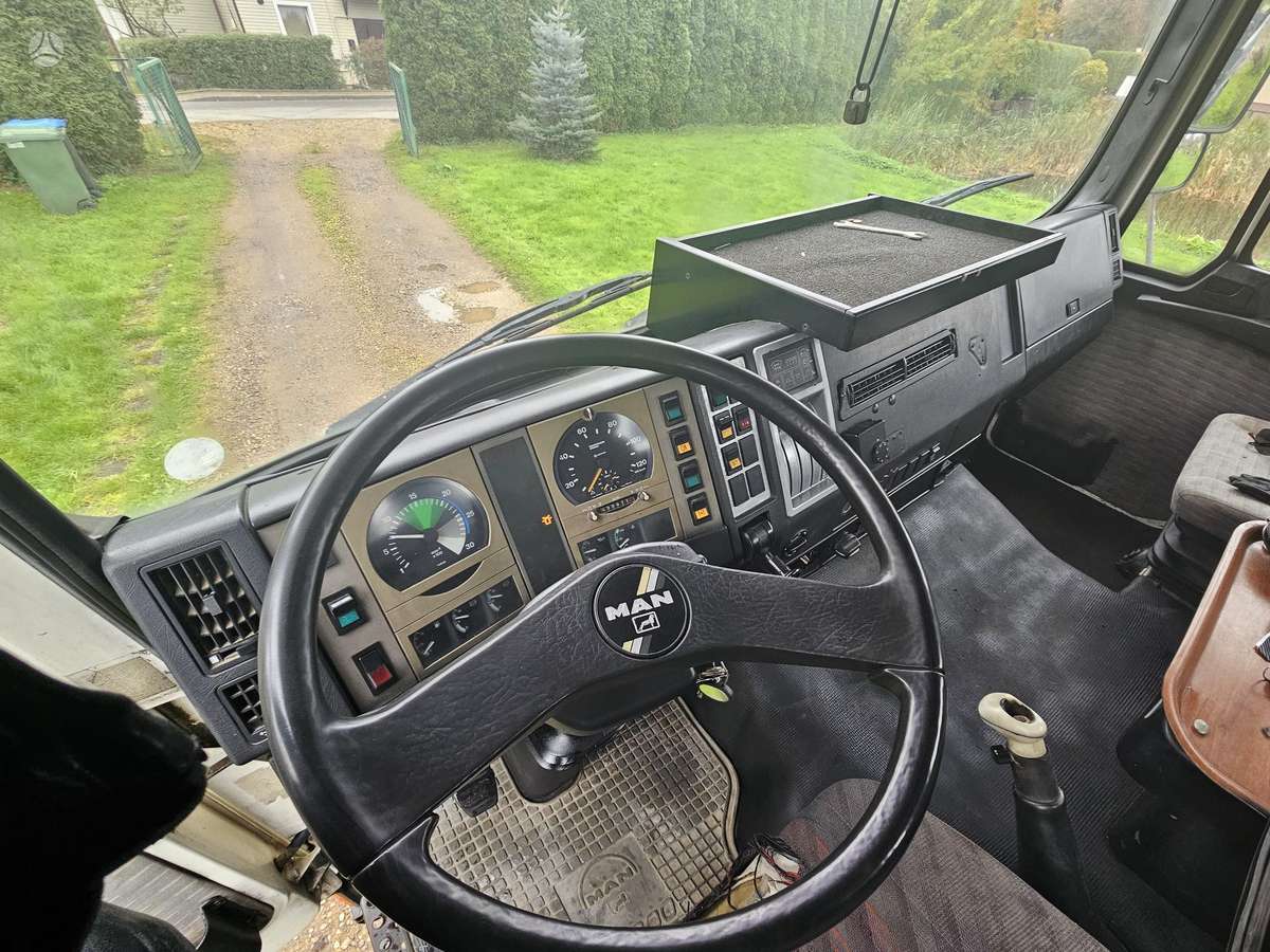 MAN 18.272, savivarčiai su kranu