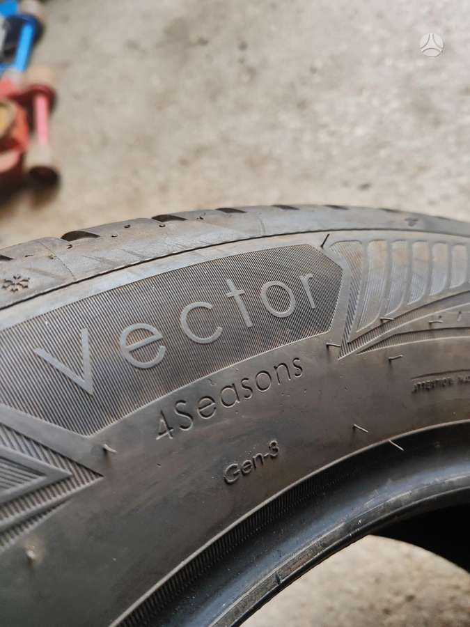 Goodyear, all-season 235/55 R18
