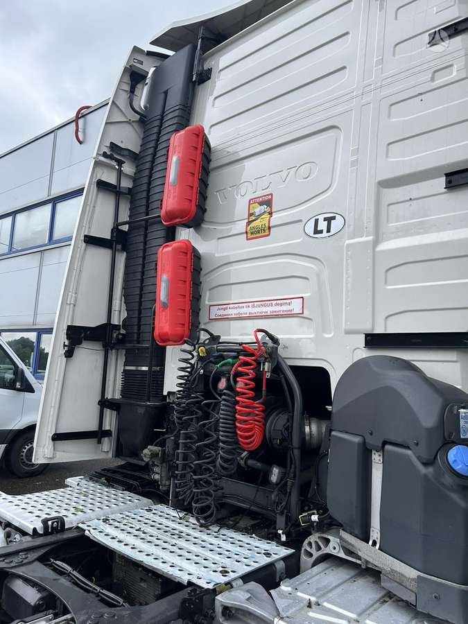 Volvo FH500, double sleeper