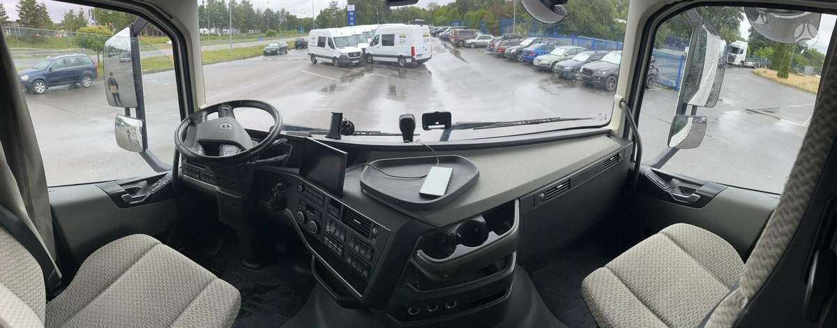 Volvo FH500, double sleeper