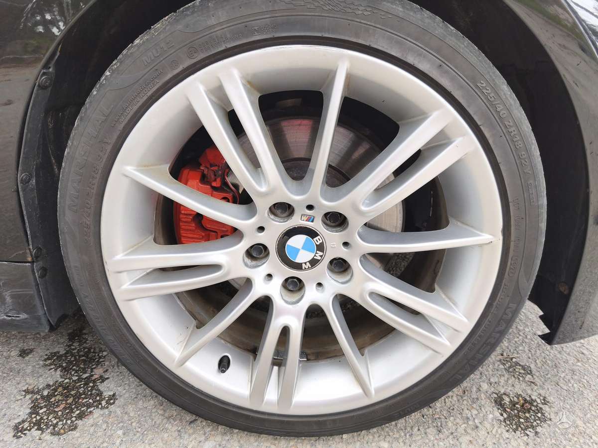 BMW 330, 3.0 l., Седан