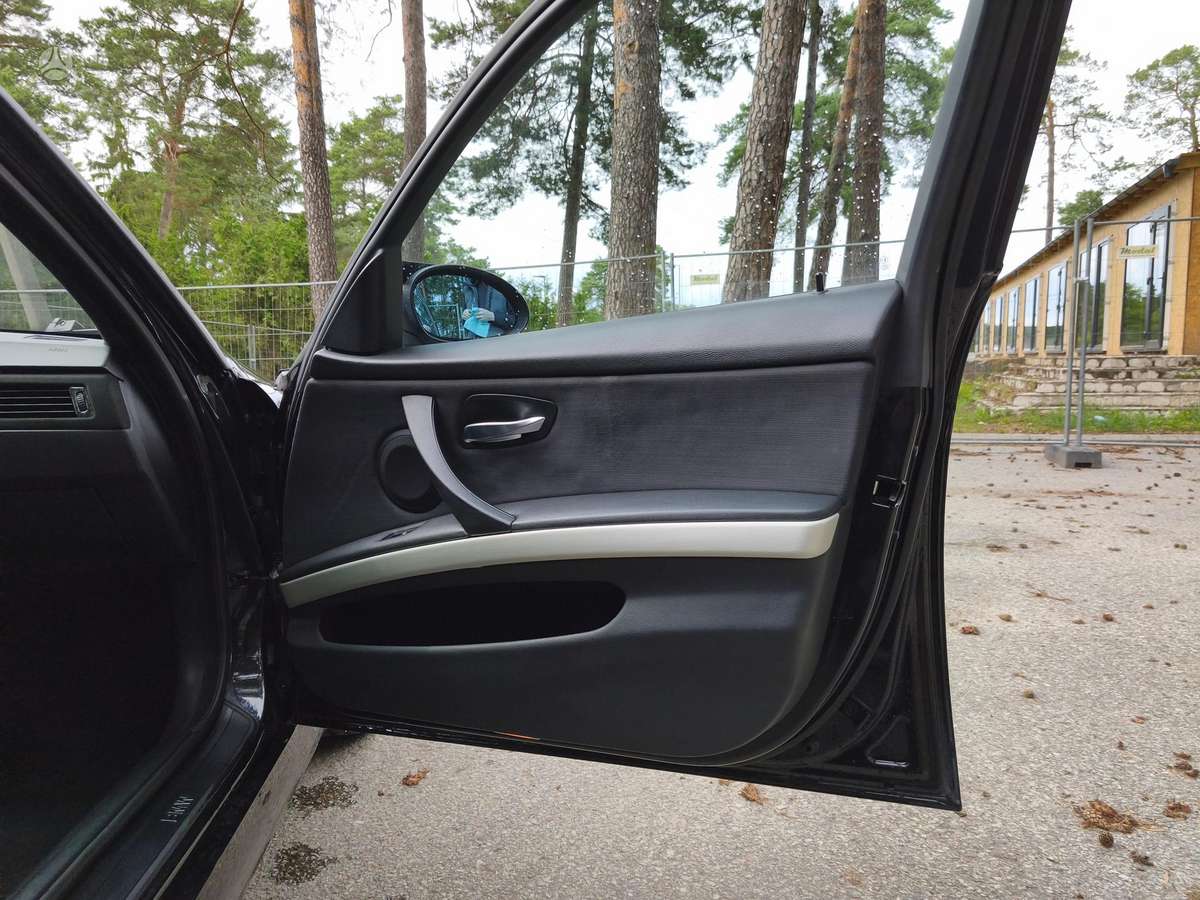 BMW 330, 3.0 l., Седан