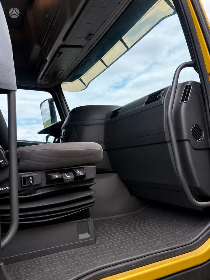 Volvo FH 440, double sleeper