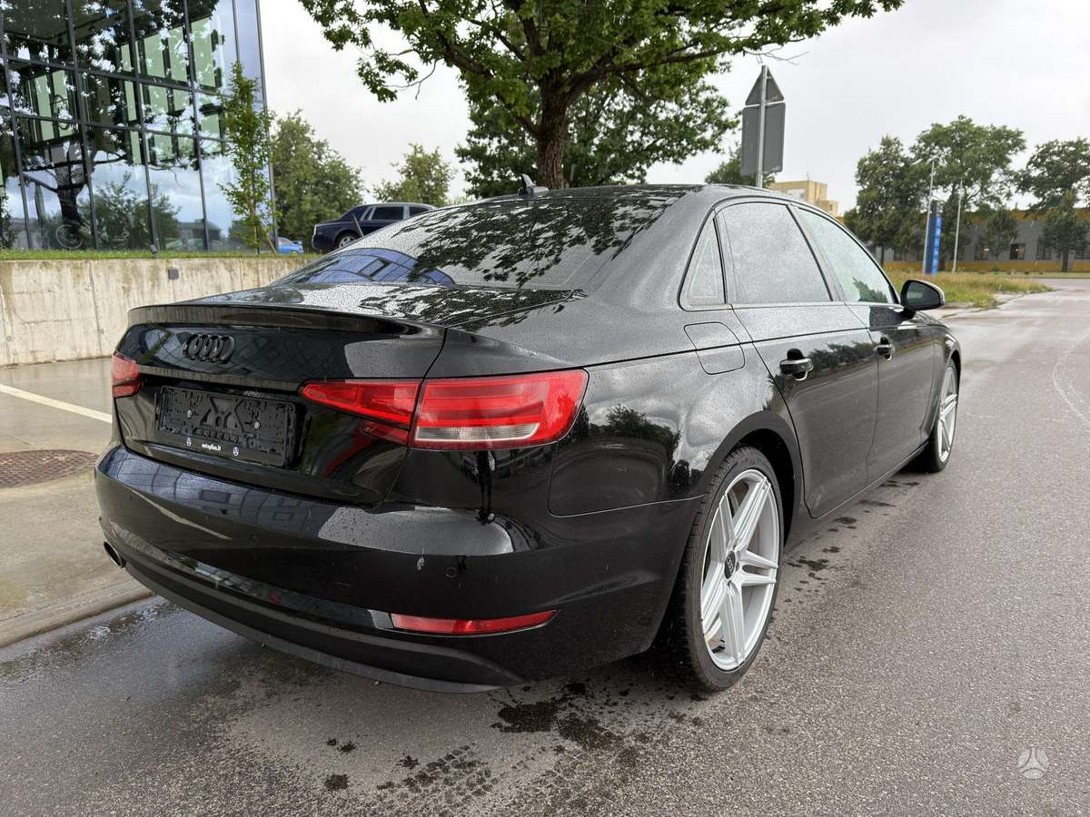 Audi A4, 2.0 l., Седан