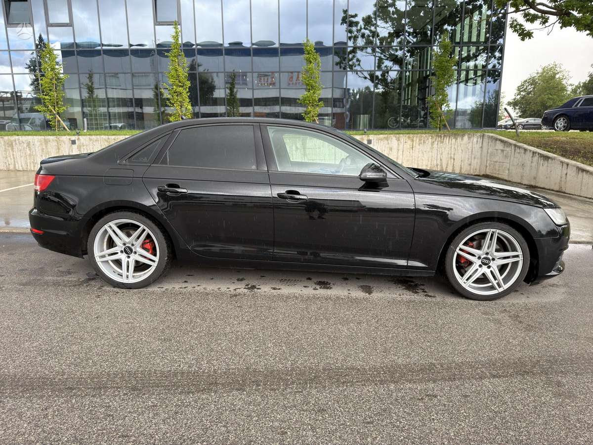 Audi A4, 2.0 l., Седан
