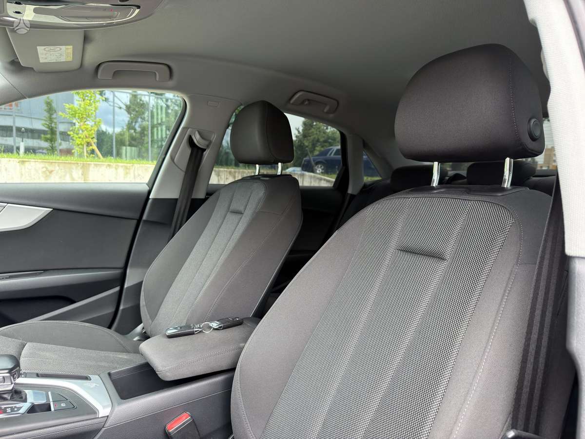 Audi A4, 2.0 l., Седан