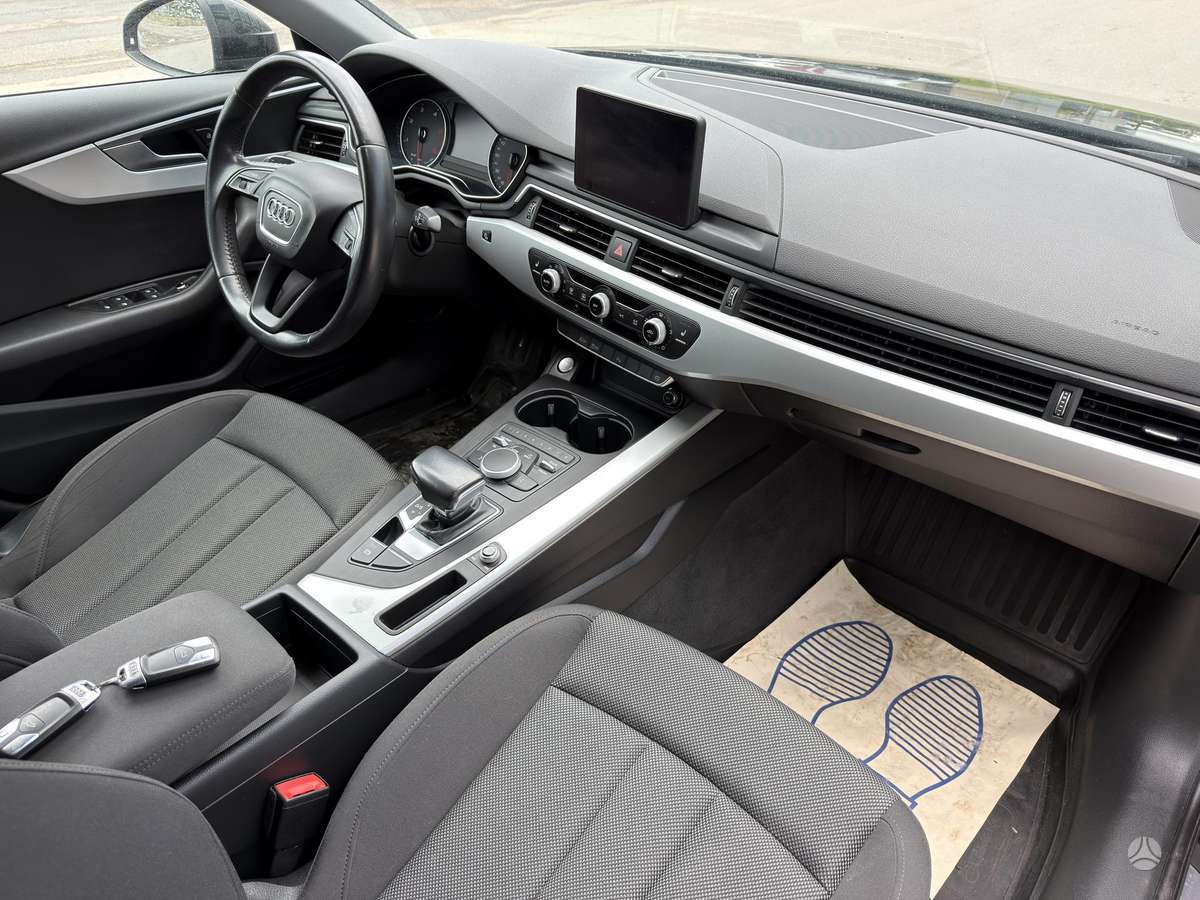 Audi A4, 2.0 l., Седан