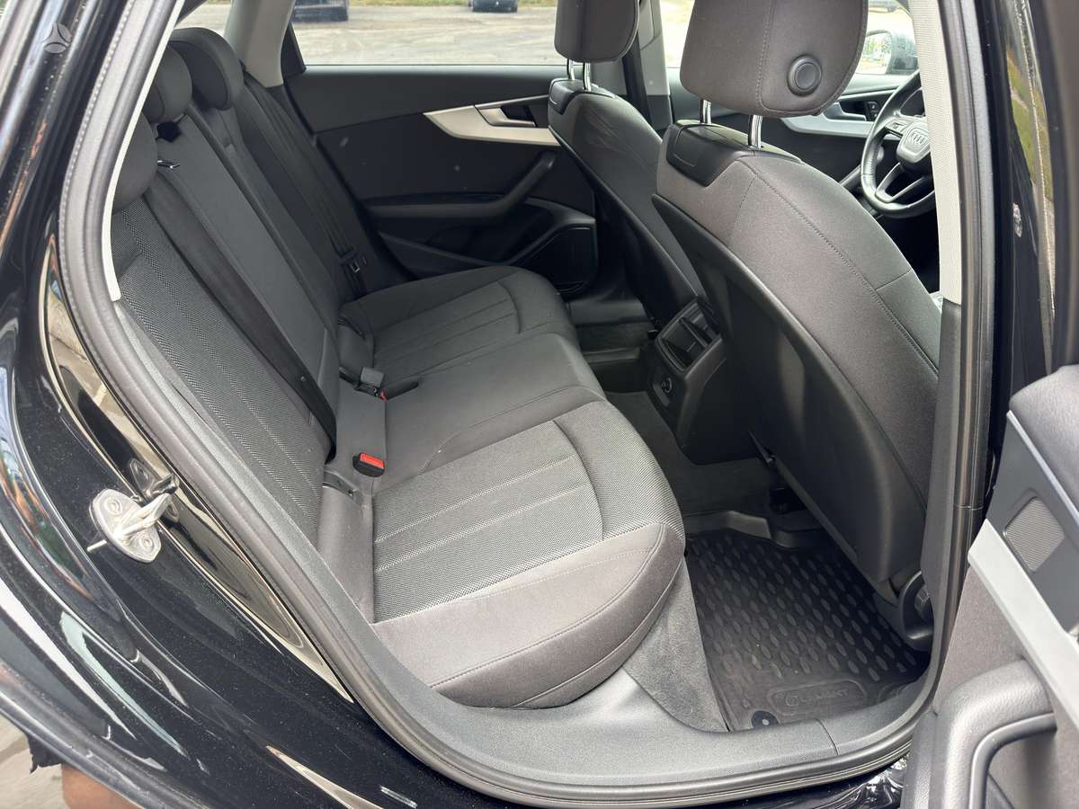 Audi A4, 2.0 l., Седан