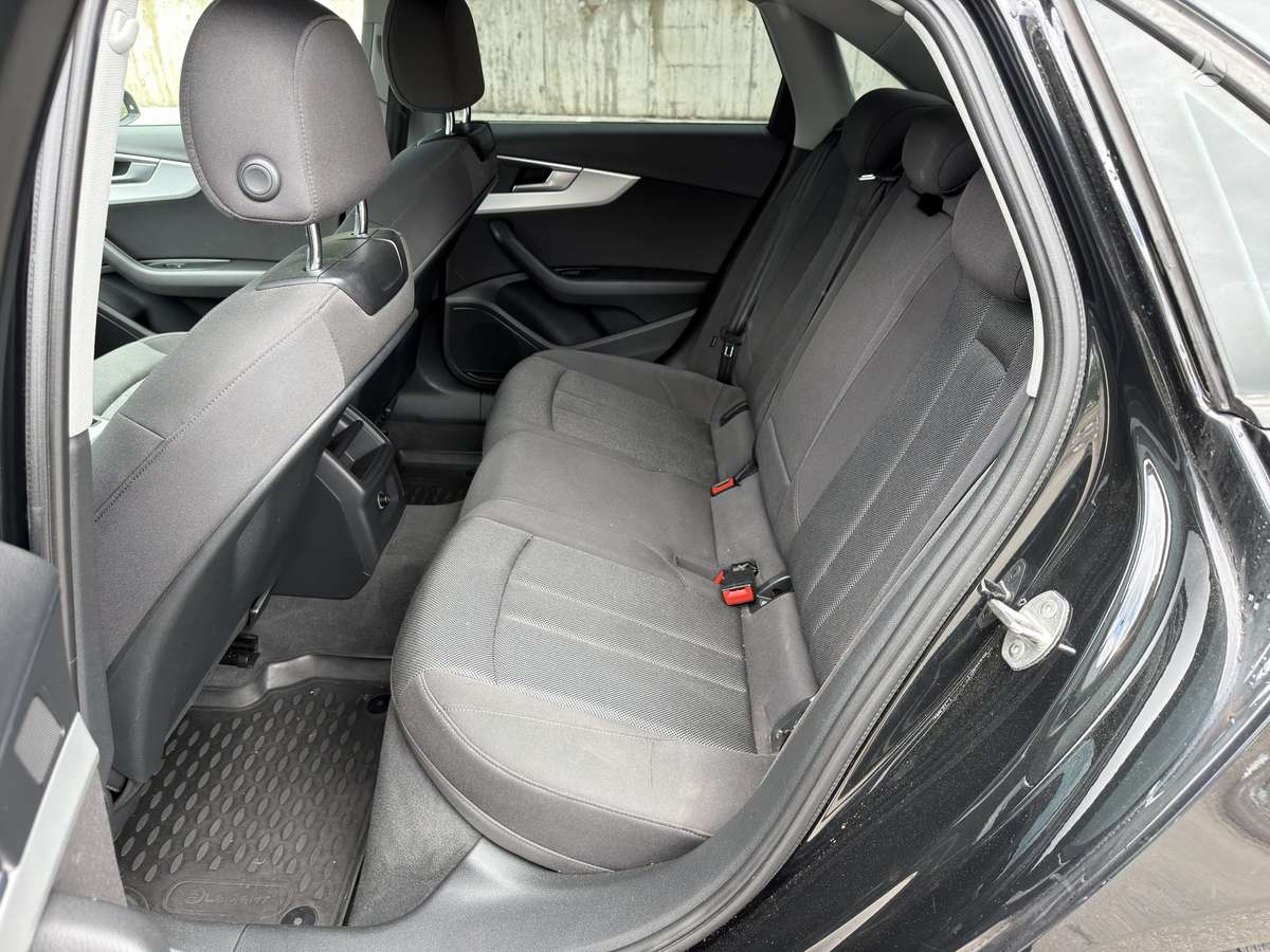 Audi A4, 2.0 l., Седан