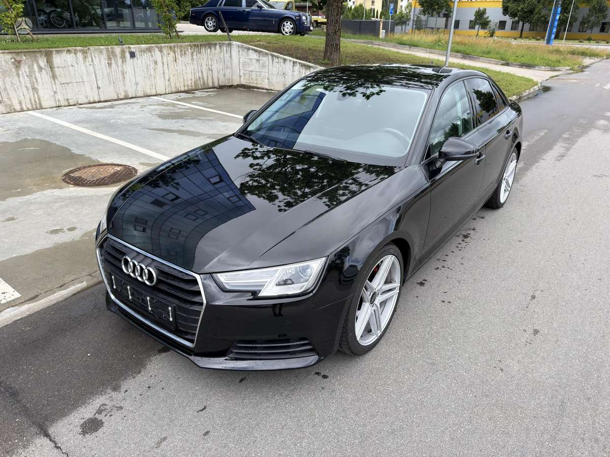Audi A4, 2.0 l., Седан