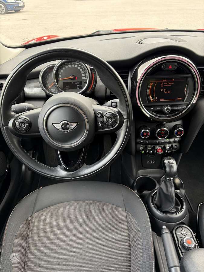 Mini Cooper, 1.5 l., hatchback