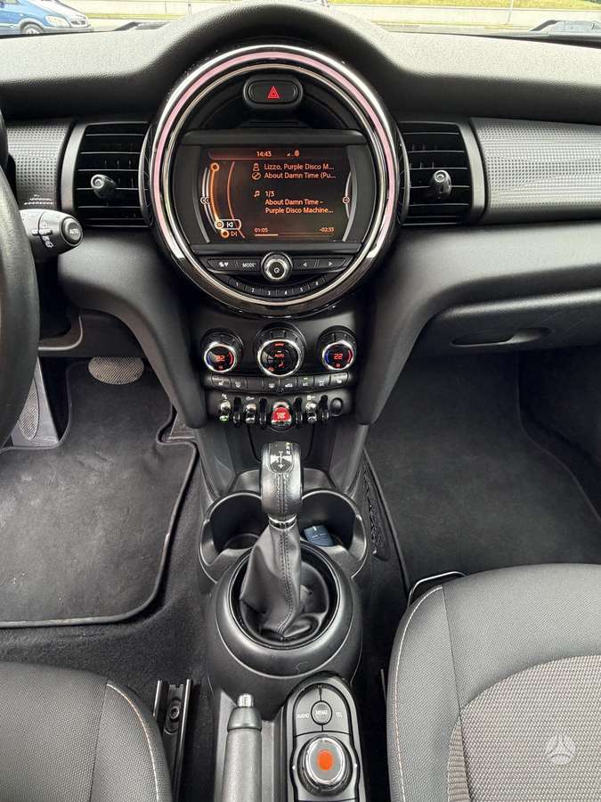 Mini Cooper, 1.5 l., hatchback