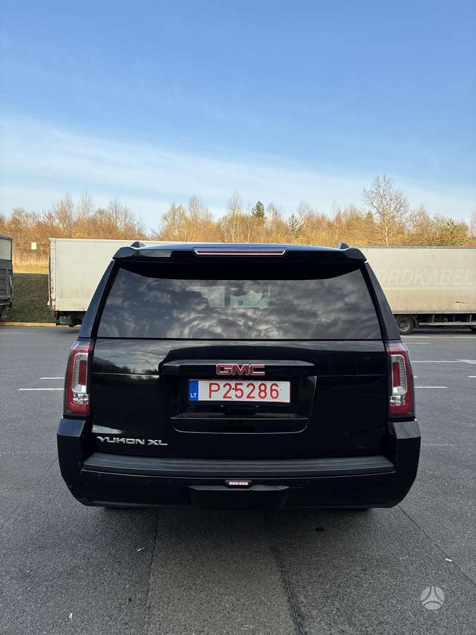GMC Yukon, 5.3 l., off-road / crossover