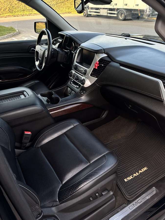 GMC Yukon, 5.3 l., off-road / crossover