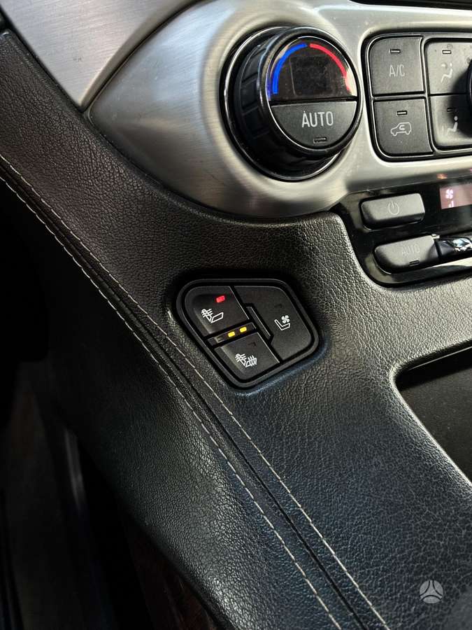GMC Yukon, 5.3 l., off-road / crossover