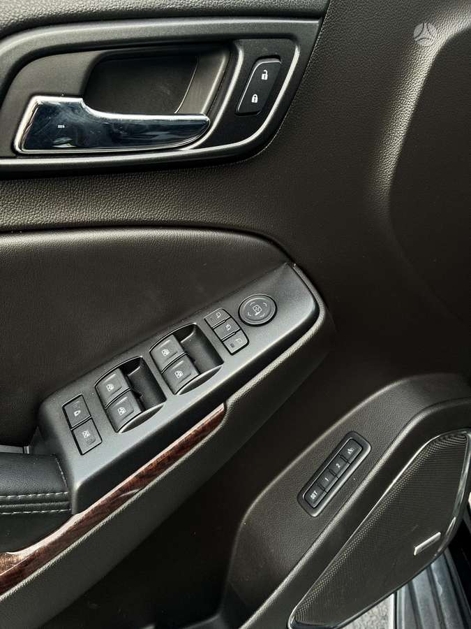 GMC Yukon, 5.3 l., off-road / crossover