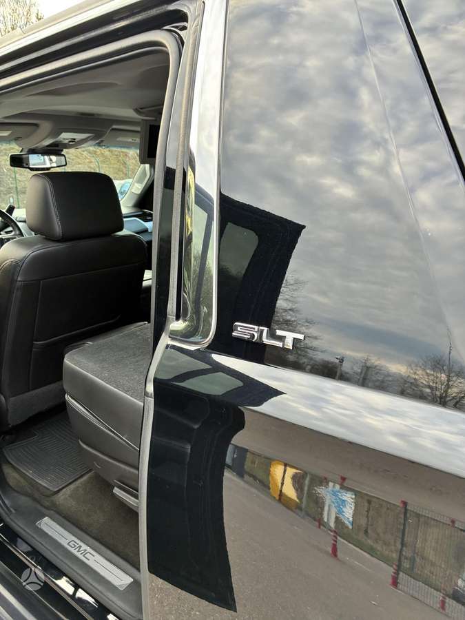GMC Yukon, 5.3 l., off-road / crossover
