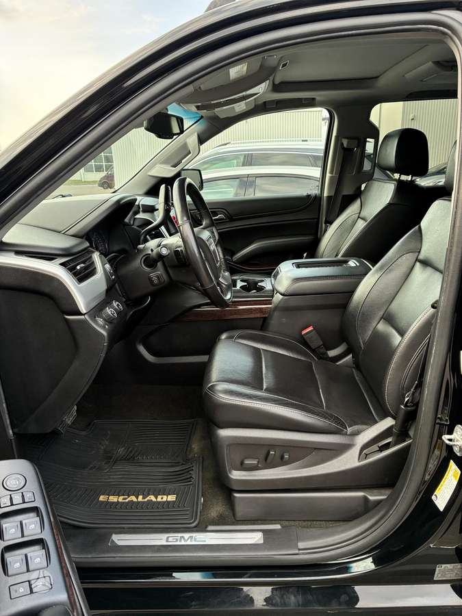 GMC Yukon, 5.3 l., off-road / crossover