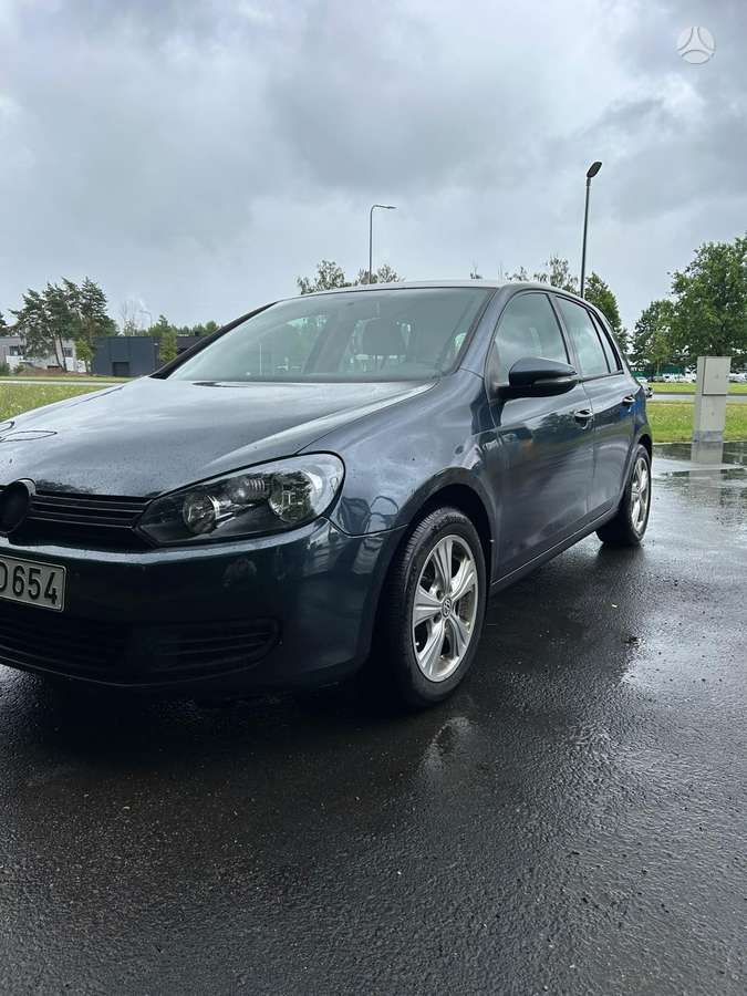 Volkswagen Golf - 1
